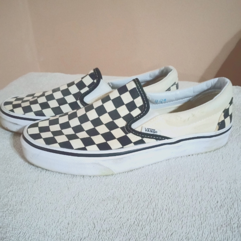 VANS - Picture 1 of 2